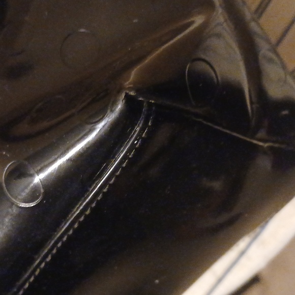 KATE SPADE NEW YORK MEDIUM CAMELLIA BLACK PATENT LEATHER W/BOW - Picture 6 of 16